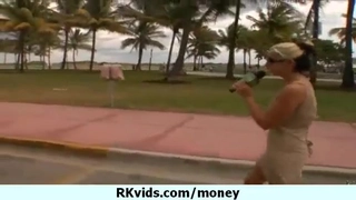 赛琳娜的黄金完整翻译版中文-直播 火辣身材的娜扎【沙滩上的贝壳酱】!